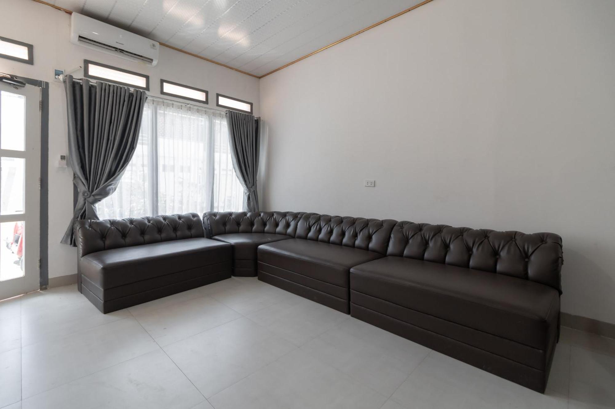 Reddoorz Syariah Near Jakabaring Sport City Palembang Exterior photo
